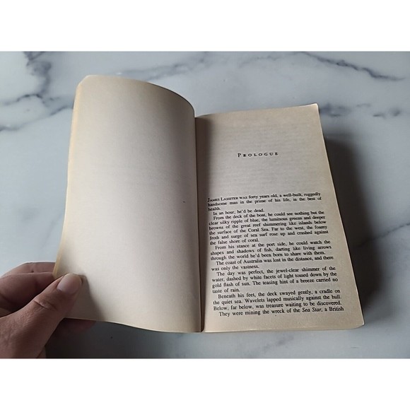 The Reef by Nora Roberts Soft cover - Picture 5 of 10